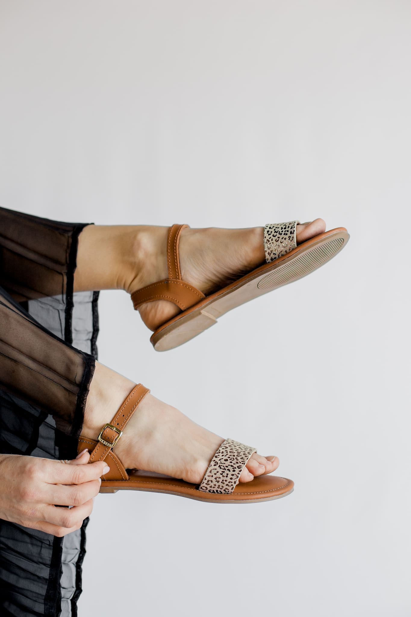 Flat sandals with ankle strap - Shoes - Women | Bershka-sgquangbinhtourist.com.vn
